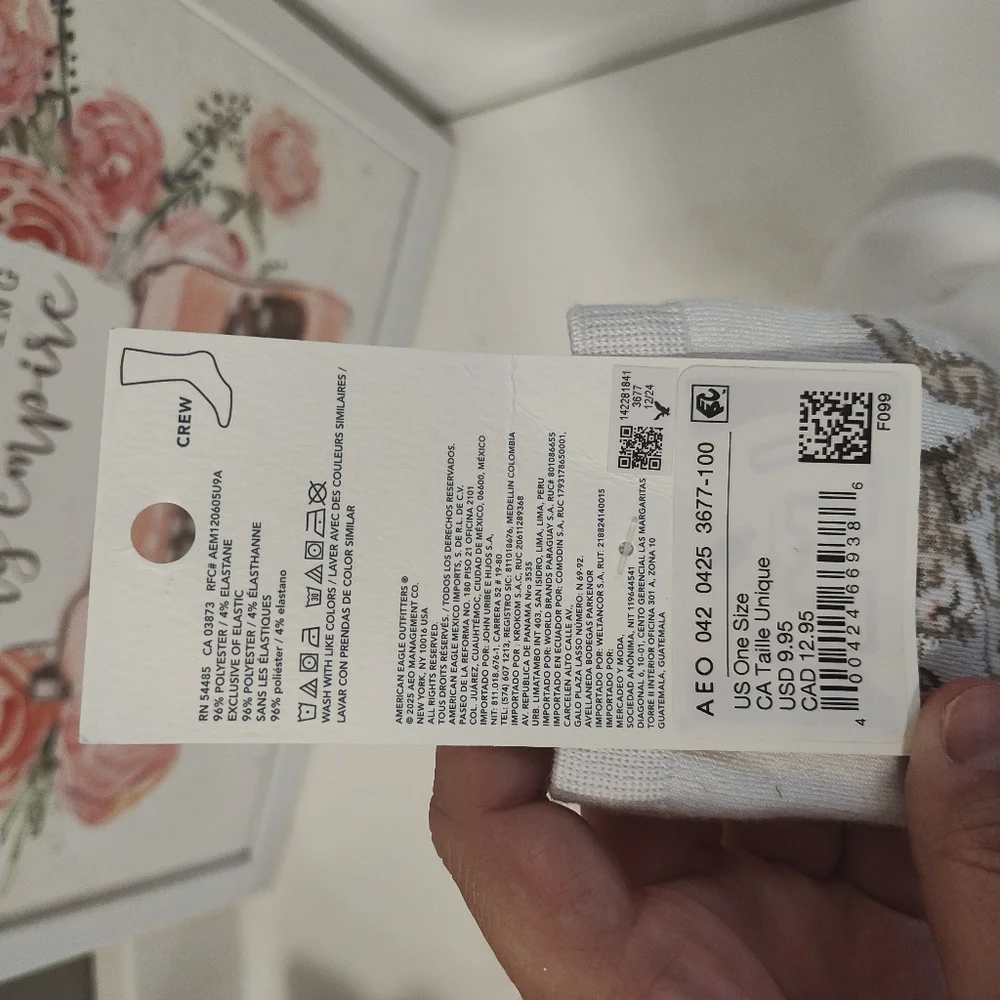 NWT American Eagle Outfitters Crew Socks White w/ Cat and Mushroom Design, OS - Picture 7 of 7